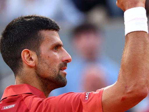 Djokovic vuelve a entrenar con la mirada en Wimbledon