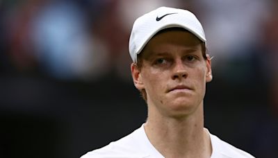 El número uno del tenis Jannik Sinner, baja en París-2024 por "amigdalitis"