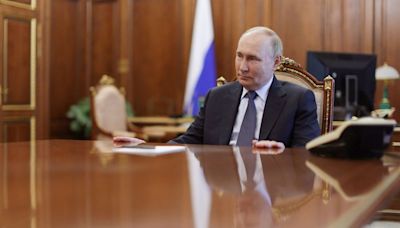 Mexico invites Putin to presidential inauguration, Russia's Izvestia newspaper says