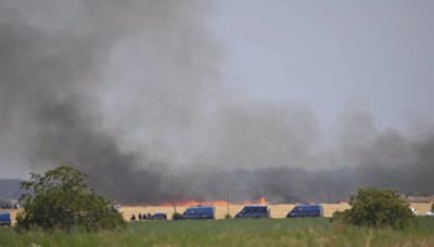 Cientos de manifestantes ecologistas intentan bloquear el puerto francés de La Pallice