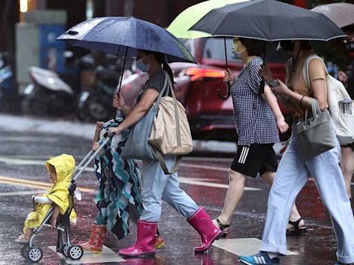 不只有塞報紙！下大雨鞋襪全溼 網推1家電烘乾極快：北部人必備