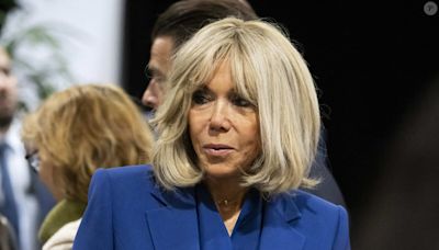 Brigitte Macron : Son tailleur ton sur ton, un look bien travaillé aux côtés d'Emmanuel Macron, regard inquiet