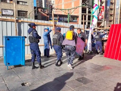 Cierran acceso a la plaza San Francisco de La Paz y reubican a gremiales - El Diario - Bolivia