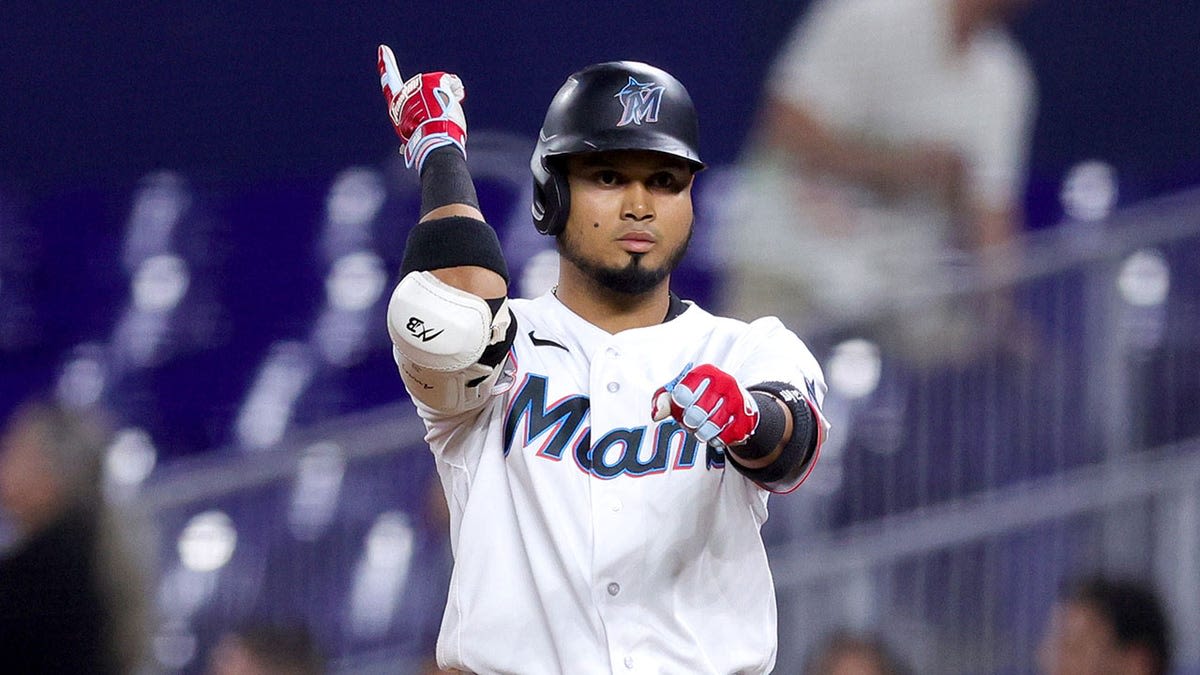 Marlins trade two-time reigning batting champ Luis Arraez amid dreadful start: reports