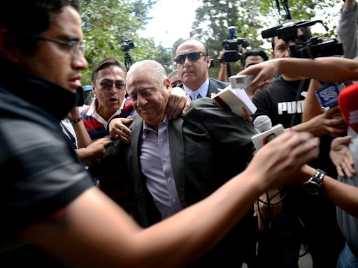 ... dijo al reaparecer, pero FIFA lo suspendió de por vida por corrupción, en Ecuador fue sentenciado por lavado de activos, y el Departamento de Justicia de Estados Unidos y FBI...