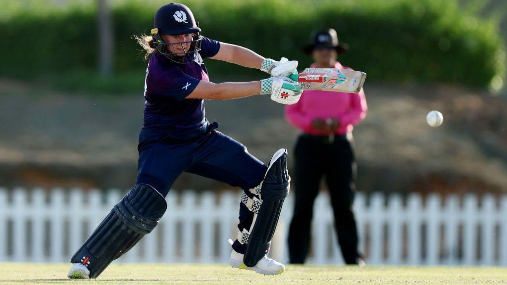 Scotland beat Thailand to reach T20 semi-finals