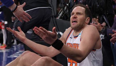 Knicks Big Man Dragged After Apparent Awards-Voting Blunder