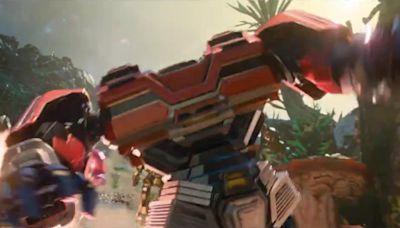 TRANSFORMERS ONE First Clip Sees Optimus Prime Lose His Head While Attempting To Transform Story 8