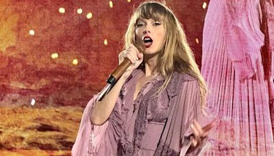 Taylor Swift Appears to Have a Hickey on Her Neck After Romantic European Rendezvous With Boyfriend Travis Kelce: Watch
