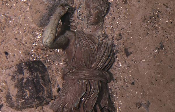 Titanic divers find long-sought statue amid signs of accelerating ship decay