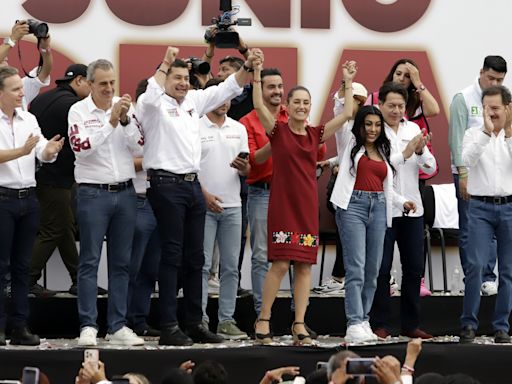 Las candidatas presidenciales Sheinbaum y Gálvez coinciden en el estado mexicano de Puebla