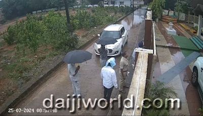 Kundapur: Strangers in two cars foiled by CCTV alert, possible dacoity averted