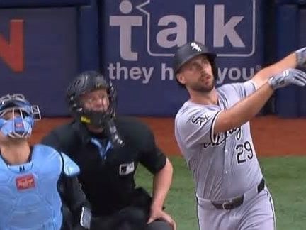 Paul DeJong pega un cuadrangular para poner arriba a los White Sox