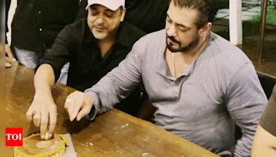 Salman Khan celebrates late Wajid Khan's birthday and cuts a cake with Sajid Khan | Hindi Movie News - Times of India