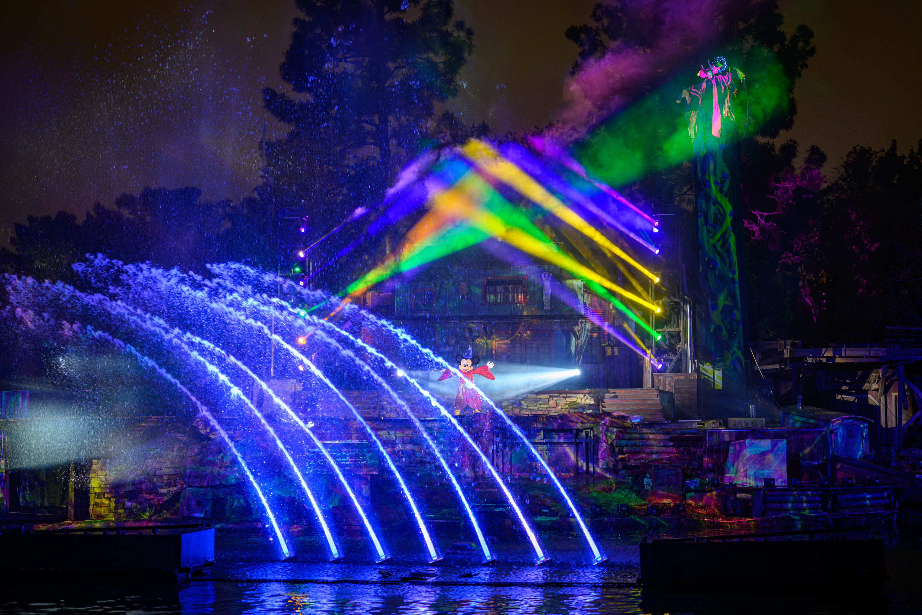 Disneyland's 'Fantasmic!' returns after fire — without a dragon. Here's a first look