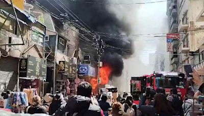 Enorme incendio en Once destruyó cuatro locales - Diario Hoy En la noticia