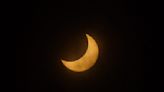 Turistas en Quintana Roo presenciaron el eclipse anular de sol