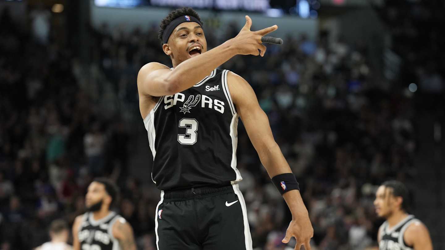 Better Award Chances: Spurs' Stephon Castle or Keldon Johnson?