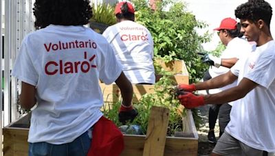 Voluntarios de Claro embellecen la Casa Protegida Julia de Burgos