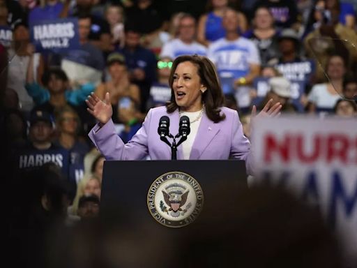 Kamala Harris supera a Trump entre los votantes latinos, revela nueva encuesta