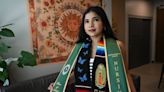 Quería ser enfermera. Una graduada indocumentada de Sacramento State sigue sus sueños