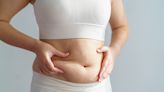 Ménopause : qu’est-ce-que la méthode "Starve Your Fat Cells", qui brûle la graisse du ventre plus rapidement après 50 ans ?