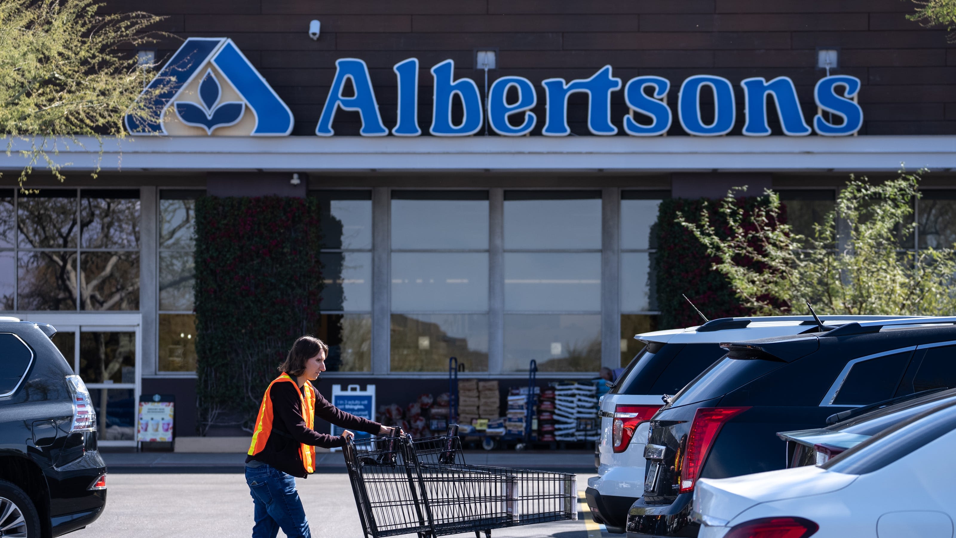 Kroger backtracks: It now plans to sell most Albertsons stores in Arizona in $25B merger