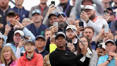 Tiger Woods walked into Open locker room, pro says. Then he 'flexed'