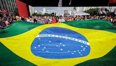 Candidatos de centro y derecha lideran las encuestas para las municipales en Brasil