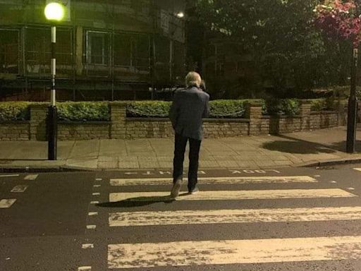 Paul McCartney stuns fans after visiting Abbey Road to recreate Beatles snap