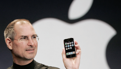 Apple co-founder Steve Jobs spent 'hour after hour' on product design