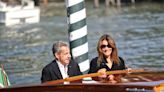 Carla Bruni y Nicolas Sarkozy desembarcan en Venecia exultantes y enamorados tras 15 años de matrimonio