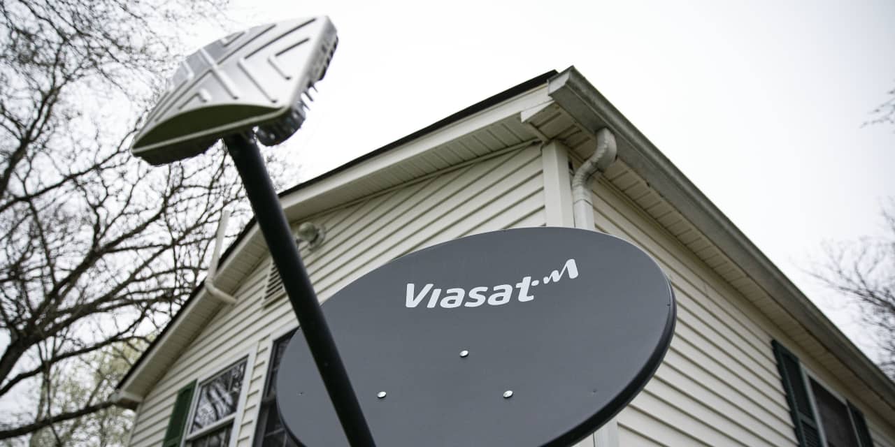 Viasat Stock Is Dropping. SpaceX’s Starlink Turns Up the Heat.