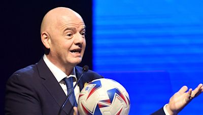 Gianni Infantino quiere recortar las comisiones de los representantes: "Ese dinero debe mantenerse en el fútbol"