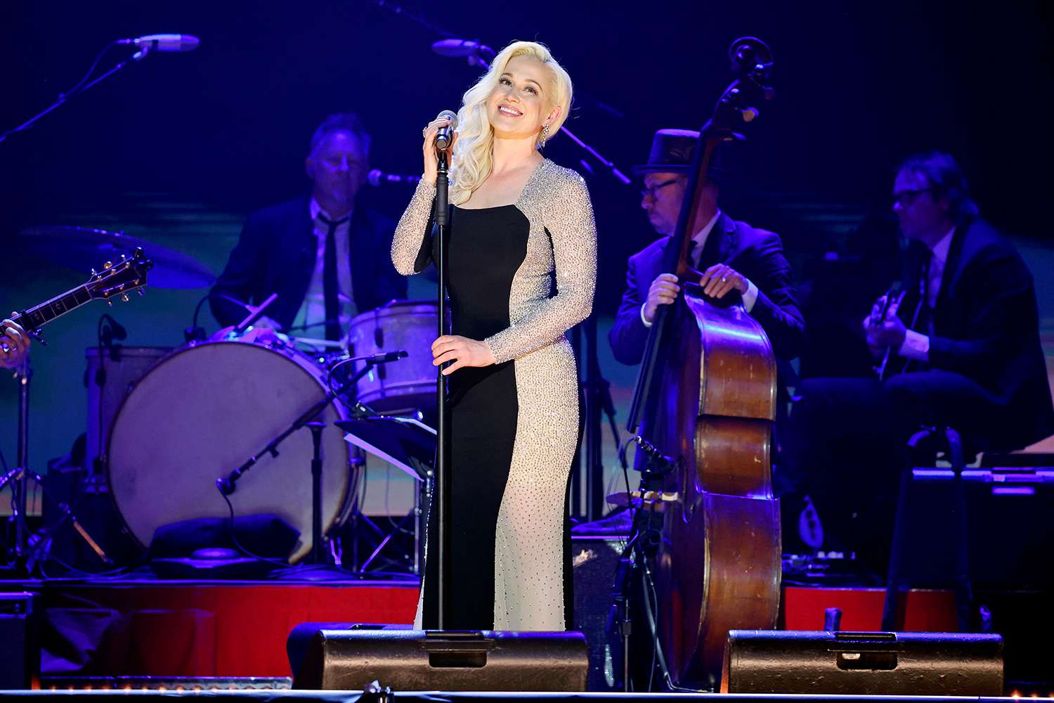 Kellie Pickler Returns to Stage 14 Months After Husband's Death for Patsy Cline Tribute: 'He Is Here with Us Tonight'