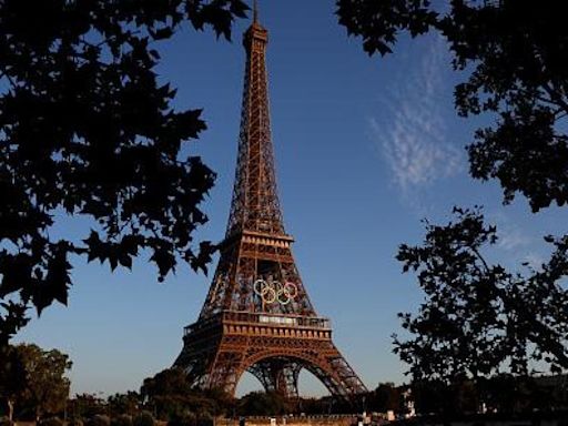 París planea una modificación a la Torre Eiffel tras los Juegos Olímpicos que desata la furia de sus herederos