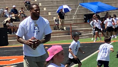 Dallas Cowboys star Micah Parsons makes return to El Paso for youth football camp