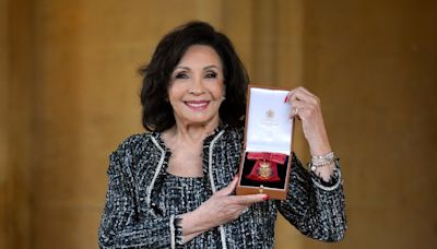 Shirley Bassey erhält besondere Auszeichnung von König Charles III.