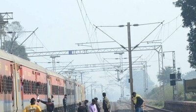 Coaches of Panchavati Express detach; journey resumes after 40-mins delay