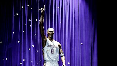Lakers unveil new statue honoring 'Girl Dad' Kobe Bryant's bond with daughter Gianna