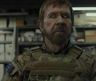 Chuck Norris se prepara para salvar a la humanidad de los alienígenas en el explosivo tráiler de Agent Recon