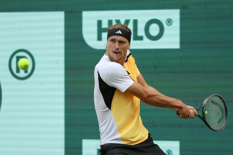 Zverev reaches quarter-finals in Halle ATP tournament