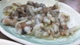 Un hombre de 82 años sufre un infarto tras atragantarse con un plato de "pulpo vivo"