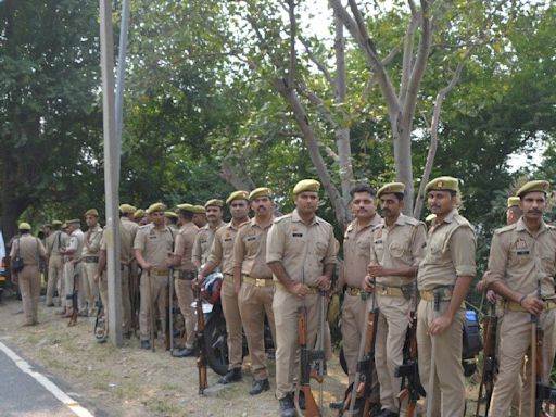 Car Hits Kanwariyas Near Ghaziabad, Cops Impose Traffic Curbs, Heighten Security - News18