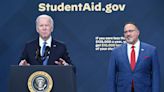 Unos 813,000 estudiantes recibirán buenas noticias en un correo de Biden sobre deudas universitarias - La Opinión