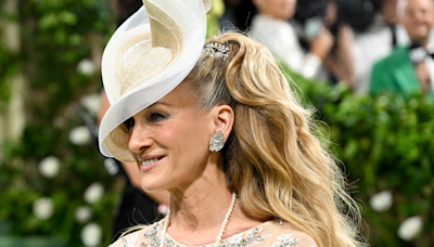 Sarah Jessica Parker’s Latest 'And Just Like That' Look Has Fans Loving Carrie’s Style All Over Again