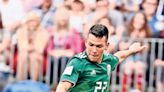 Hirving Lozano y Ricardo Pepi discuten por cobrar un penalti