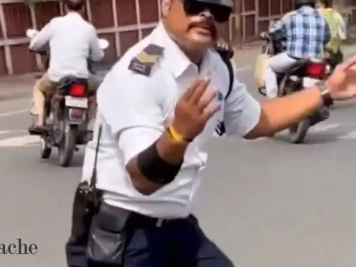 Anand Mahindra cheers for dancing traffic policeman who proves any work can be exciting - The Economic Times