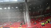 Los impactantes videos de las goteras en Old Trafford y la furia de los aficionados del Manchester United: “Tenemos una cascada”