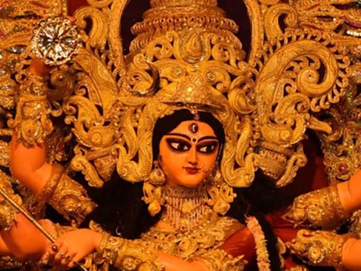 Durga Puja: Mamata Raises Donation for Organising Clubs to Rs 85,000 With Promise Of Rs 1 Lakh Next Year - News18